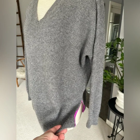 360 Cashmere Cozy Gray V-Neck Sweater, size large - Picture 9 of 14
